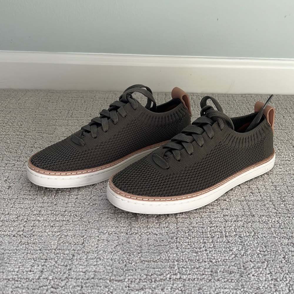 Like New Ugg Sidney Sneaker